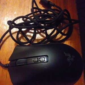 Razor deathadder V2 gaming mouse
